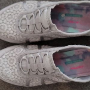 Skechers lace patterned slip on sneaker with bungee laces sz 8.5